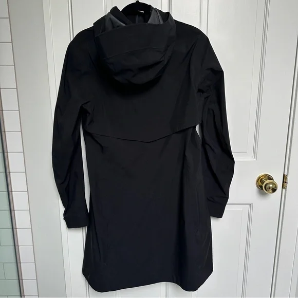 Arc’teryx Shell Rain Jacket - Picture 5 of 9